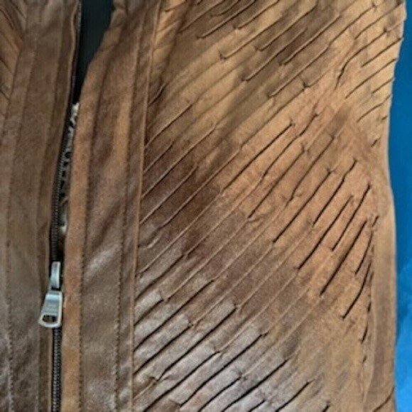 Patchington Zip up Faux Suede Vest w /Pleated Fold Detail - Picture 6 of 12